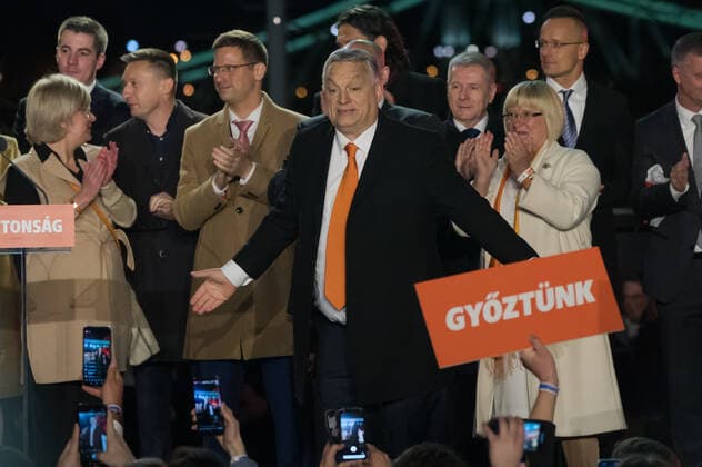 News Themen der Woche KW13 News Bilder des Tages (220403) -- BUDAPEST, April 3, 2022 -- Hungarian Prime Minister Viktor Orban (C, Front) attends a rally in Budapest, Hungary, on April 3, 2022. Orban s ruling Fidesz-KDNP coalition has won Sunday s parliamentary elections, according to the preliminary results from the National Election Office. (Photo by Xinhua) HUNGARY-BUDAPEST-PARLIAMENTARY ELECTIONS-RESULTS AttilaxVolgyi 