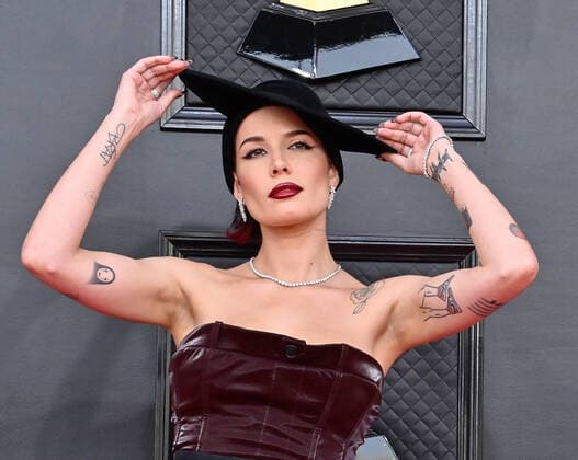 Halsey arrives for the 64th annual Grammy Awards at the MGM Grand Garden Arena in Las Vegas, Nevada on Sunday, April 3, 2022.  LAV20220403775 JIMxRUYMEN