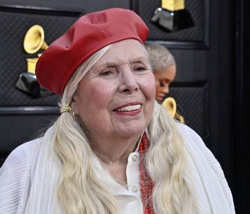 Joni Mitchell arrives for the 64th annual Grammy Awards at the MGM Grand Garden Arena in Las Vegas, Nevada on Sunday, April 3, 2022.  LAV20220403903 JIMxRUYMEN
