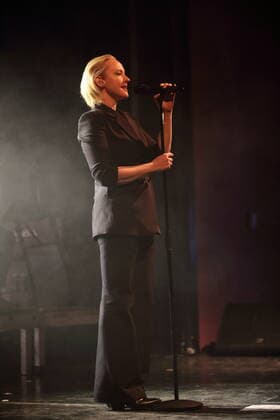 Leslie Clio bei einem Konzert im Columbia Theater in Berlin, 3. April 2022. Leslie Clio Konzert Berlin
