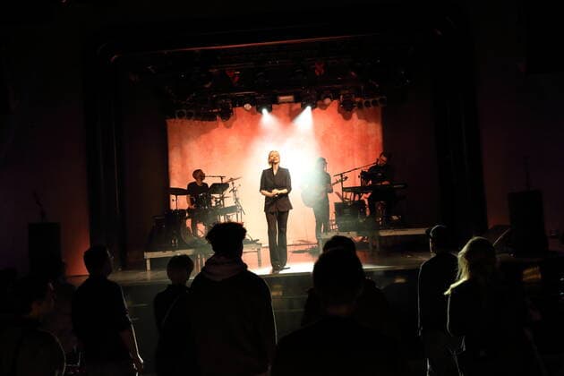 Entertainment Themen der Woche KW13 Entertainment Bilder des Tages Leslie Clio bei einem Konzert im Columbia Theater in Berlin, 3. April 2022. Leslie Clio Konzert Berlin *** Leslie Clio at a concert at the Columbia Theater in Berlin, 3 April 2022 Leslie Clio concert Berlin