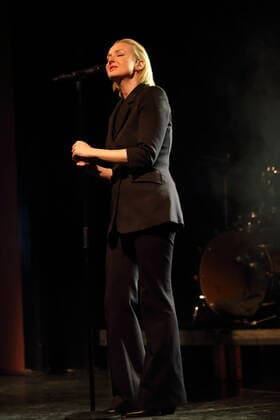 Leslie Clio bei einem Konzert im Columbia Theater in Berlin, 3. April 2022. Leslie Clio Konzert Berlin