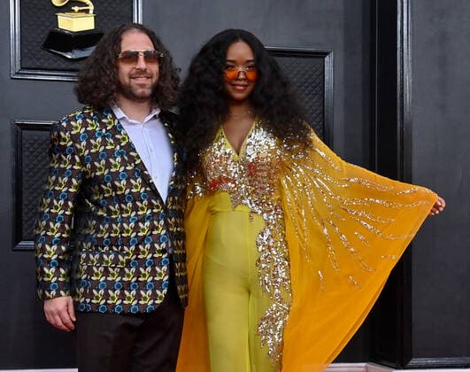 H.E.R. (R) arrives for the 64th annual Grammy Awards at the MGM Grand Garden Arena in Las Vegas, Nevada on Sunday, April 3, 2022.  LAV20220403833 JIMxRUYMEN