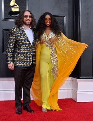 H.E.R. (R) arrives for the 64th annual Grammy Awards at the MGM Grand Garden Arena in Las Vegas, Nevada on Sunday, April 3, 2022.  LAV20220403834 JIMxRUYMEN