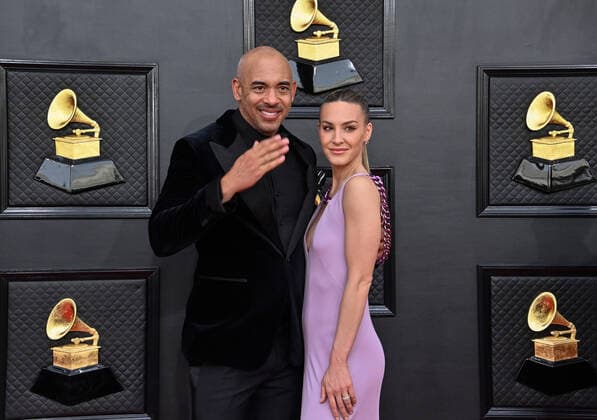 Harvey Mason jr. and Britt Burton arrive for the 64th annual Grammy Awards at the MGM Grand Garden Arena in Las Vegas, Nevada on Sunday, April 3, 2022.  LAV20220403861 JIMxRUYMEN