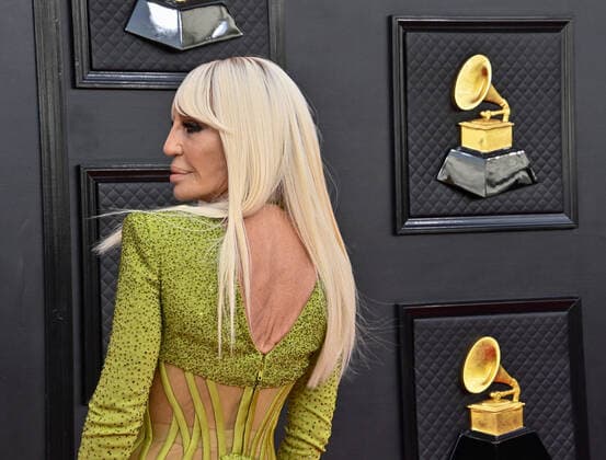 Entertainment Themen der Woche KW13 Entertainment Bilder des Tages Donatella Versace arrives for the 64th annual Grammy Awards at the MGM Grand Garden Arena in Las Vegas, Nevada on Sunday, April 3, 2022.  LAV20220403802 JIMxRUYMEN