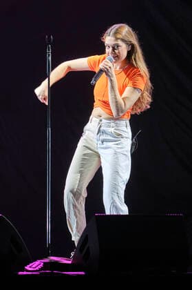 Emiliy Roberts live in der ZAG Arena. Hannover, 03.04.2022