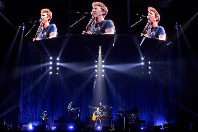 James Blunt live bei einem Konzert seiner The Stars Beneath My Feet -Tour in das ZAG Arena, Hannover, 03.04.2022