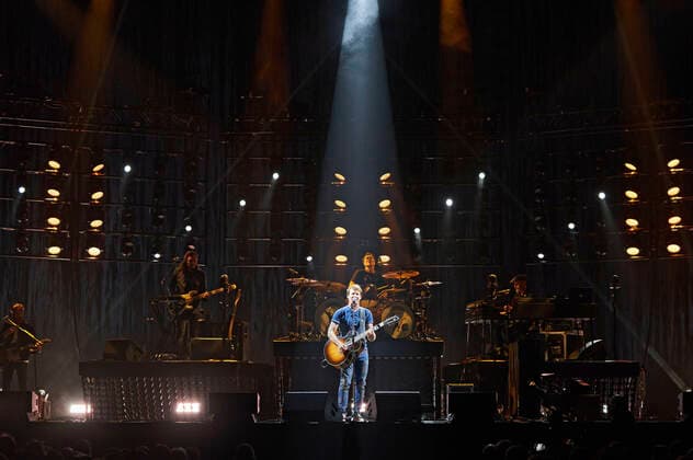 James Blunt live bei einem Konzert seiner The Stars Beneath My Feet -Tour in das ZAG Arena, Hannover, 03.04.2022