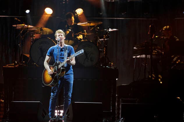James Blunt live bei einem Konzert seiner The Stars Beneath My Feet -Tour in das ZAG Arena, Hannover, 03.04.2022