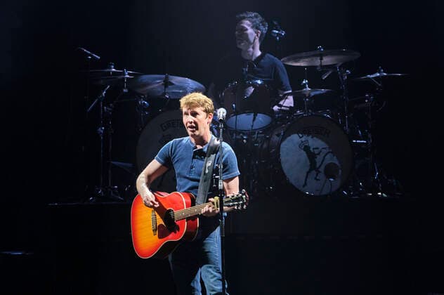 James Blunt live bei einem Konzert seiner The Stars Beneath My Feet -Tour in das ZAG Arena, Hannover, 03.04.2022