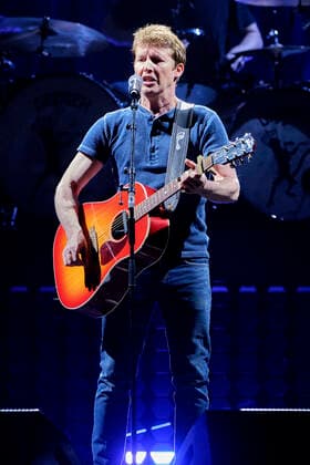 James Blunt live bei einem Konzert seiner The Stars Beneath My Feet -Tour in das ZAG Arena, Hannover, 03.04.2022
