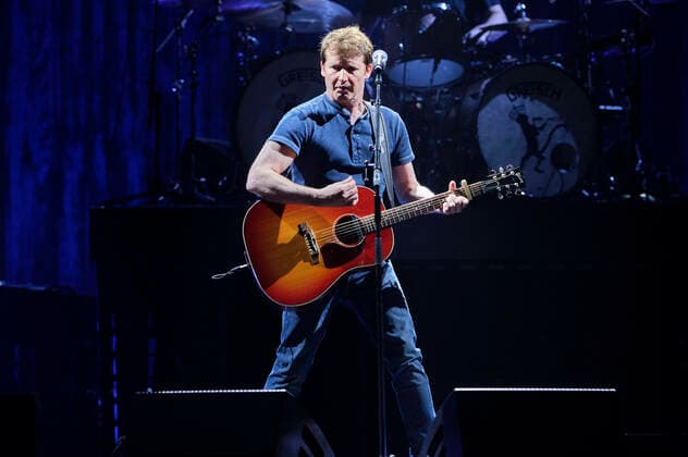 James Blunt live bei einem Konzert seiner The Stars Beneath My Feet -Tour in das ZAG Arena, Hannover, 03.04.2022