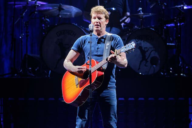 James Blunt live bei einem Konzert seiner The Stars Beneath My Feet -Tour in das ZAG Arena, Hannover, 03.04.2022