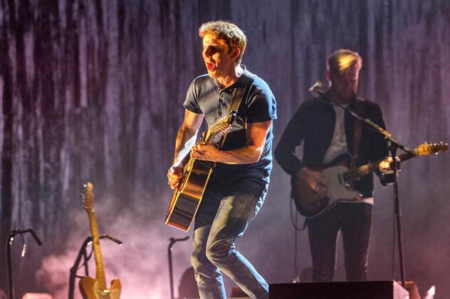 James Blunt live bei einem Konzert seiner The Stars Beneath My Feet -Tour in das ZAG Arena, Hannover, 03.04.2022