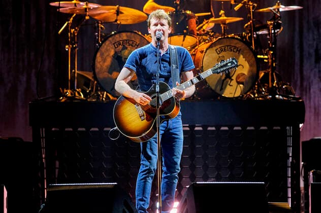 James Blunt live bei einem Konzert seiner The Stars Beneath My Feet -Tour in das ZAG Arena, Hannover, 03.04.2022