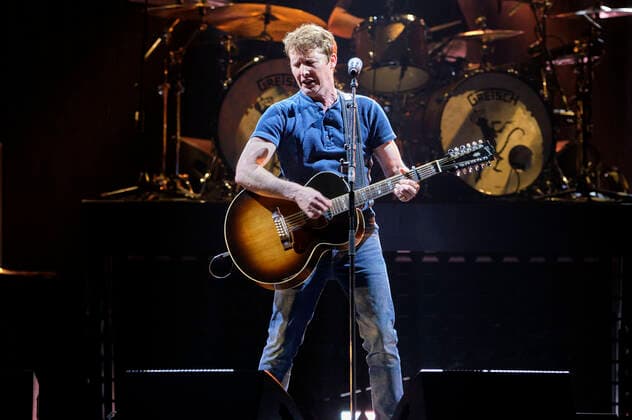 James Blunt live bei einem Konzert seiner The Stars Beneath My Feet -Tour in das ZAG Arena, Hannover, 03.04.2022