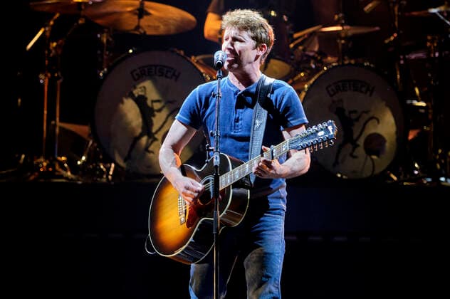 James Blunt live bei einem Konzert seiner The Stars Beneath My Feet -Tour in das ZAG Arena, Hannover, 03.04.2022