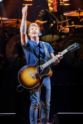 James Blunt live bei einem Konzert seiner The Stars Beneath My Feet -Tour in das ZAG Arena, Hannover, 03.04.2022
