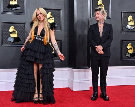 Avril Lavigne and Mod Sun arrive for the 64th annual Grammy Awards at the MGM Grand Garden Arena in Las Vegas, Nevada on Sunday, April 3, 2022.  LAV202204031012 JIMxRUYMEN