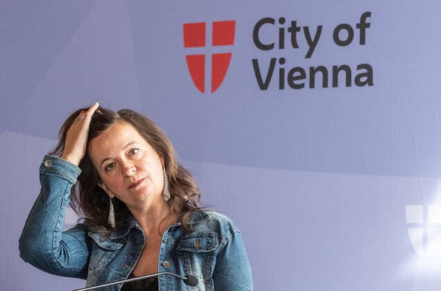 20220404 13. Radgipfel - Offensive von Bund - Laendern - Gemeinden zur Staerkung des Radverkehrs WIEN, OESTERREICH - 4. APRIL: Infrastrukturministerin Leonore Gewessler (Gruene) bei einer Pressekonferenz zum 13. Radgipfel, einer Offensive von Bund, Laendern und Gemeinden zur Staerkung des Radverkehrs im Rathaus am 4. April 2022 in Wien, Oesterreich. 220404_SEPA_32_010 Copyright: xMartinxJuenx SEPAxMedia