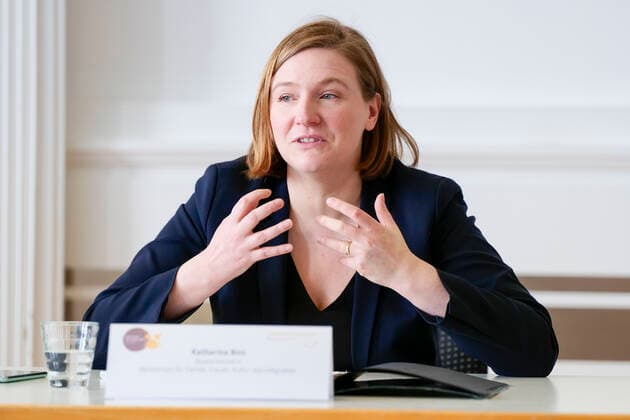 Pressekonferenz des Landesmusikrat Rheinland-Pfalz zum Instrument des Jahres 2022, Das Drumset als Instrument des Jahres 2022 vorgestellt. Kulturministerin Katharina Binz 04.04.22