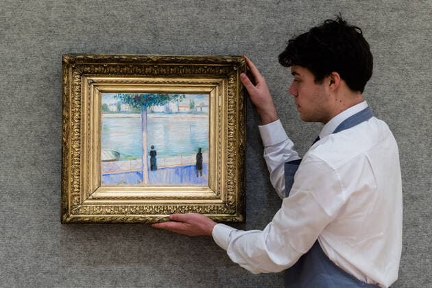 Bilder des Jahres 2022, Entertainment 04 April Entertainment Themen der Woche KW14 Entertainment Bilder des Tages Impressionist & Modern Art Sale At Bonhams In London LONDON, UNITED KINGDOM - APRIL 04, 2022: A staff member looks at Figurer ved Seinen i Saint-Cloud (1890) by Edvard Munch (1863-1944), estimate: Â£80,000 - 120,000 during a photo call for the Impressionist & Modern Art Sale at Bonhams auction house on April 04, 2022 in London, England. London Greater London United Kingdom  Copyright: xWIktorxSzymanowiczx originalFilename: szymanowicz-impressi220404_np1Tg.jpg