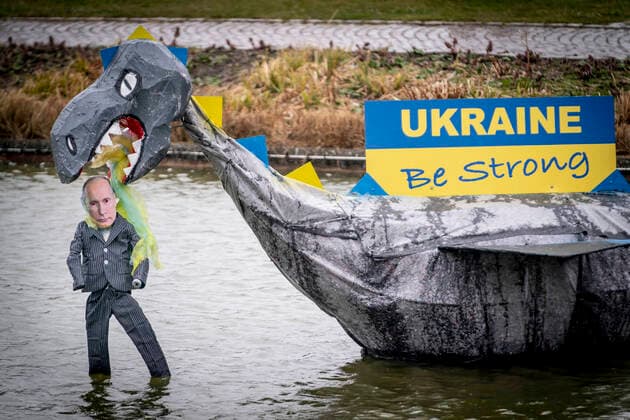 News Themen der Woche KW14 Drage med Ruslands praesident, Vladimir Putin i gabet, i gadekaer i Helsinge, mandag den 4. april 2022.. , Helsinge Denmark *** Dragon with Russian President, Vladimir Putin in the gap, in gadekaer in Helsinge, Monday, April 4, 2022, Helsinge Denmark  Copyright: RitzauxScanpix MadsxClausxRasmussenx cop10559 spdk20220404-162506-L