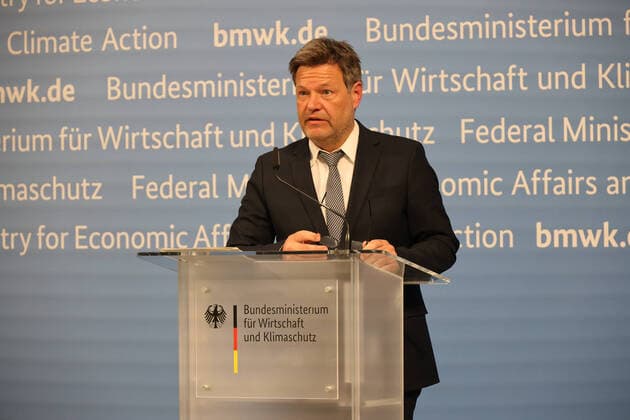 Bilder des Jahres 2022, News 04 April News Themen der Woche KW14 News Bilder des Tages Habeck zu Gazprom 04.04.2022, Germany, Berlin , Pressekonferenz Bundesminister für Wirtschaft und Klimaschutz Robert Habeck Zum Thema der Gazprom Germania Berlin Berlin Germany *** Habeck on Gazprom 04 04 2022, Germany, Berlin , Press conference Federal Minister for Economic Affairs and Climate Protection Robert Habeck On the subject of Gazprom Germania Berlin Berlin Germany