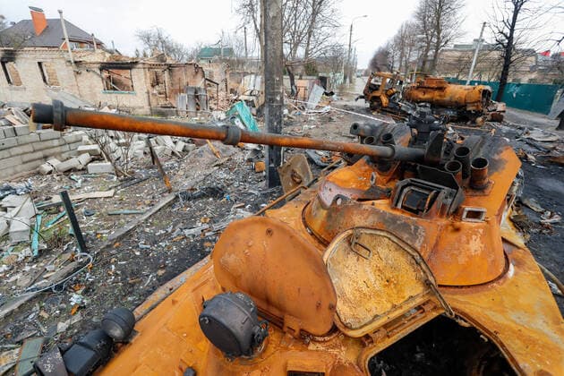 April 4, 2022, Bucha, Bucha, Ukraine: Damaged houses and Russian tanks in Bucha, a town recently recaptured by the Ukrainian forces, as the Russian are said to have killed hundreds of civilians in the town. There have been International accusations of Russia committing war crimes since the beginning of the invasion of Ukraine. Bucha Ukraine - ZUMAs313 20220404_zip_s313_009 Copyright: xDanielxCengxShou-Yix