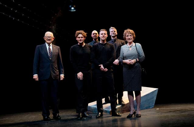 Bilder des Jahres 2022, Entertainment 04 April Entertainment Themen der Woche KW14 04-04-2022 Leiden Princess Margriet and Pieter van Vollenhoven with Thomas Cammaert and Soy Kroon attend the premiere of the Trumpeter in Auschwitz (Trompettist in Auschwitz) at the Leidse schouwburg Stadsgehoorzaal in Leiden. Â  Copyright: xPPEx