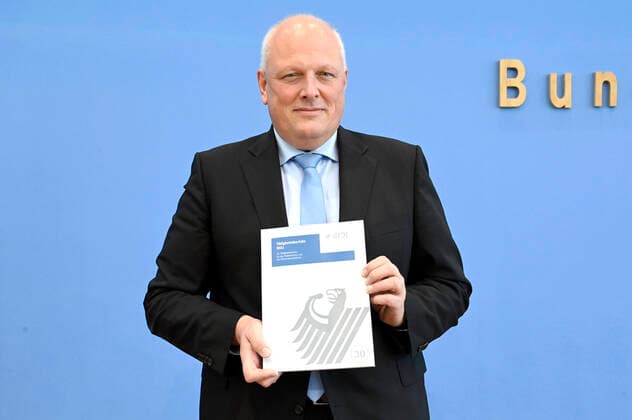 News Themen der Woche KW14 Prof. Ulrich Kelber bei der Pressekonferenz zur Vorstellung des 30. Tätigkeitsberichtes des BfDI im Haus der Bundespressekonferenz. Berlin, 05.04.2022 *** Prof Ulrich Kelber at the press conference for the presentation of the 30 activity report of the BfDI in the House of the Federal Press Conference Berlin, 05 04 2022 Foto:xF.xKernx xFuturexImage