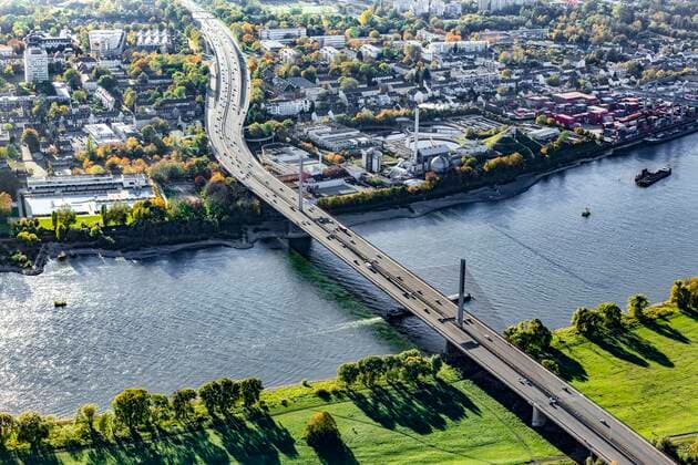 Friedrich-Ebert-Brücke oder Nordbrücke, Rheinbrücke der Bundesautobahn 565, Bonn, Rheinland, Nordrhein-Westfalen, Deutschland, Europa *** Friedrich Ebert Bridge or North Bridge, Rhine Bridge of the Federal Highway 565, Bonn, Rhineland, North Rhine-Westphalia, Germany, Europe Copyright: imageBROKER ThomasxRobbin iblrbb08191682.jpg