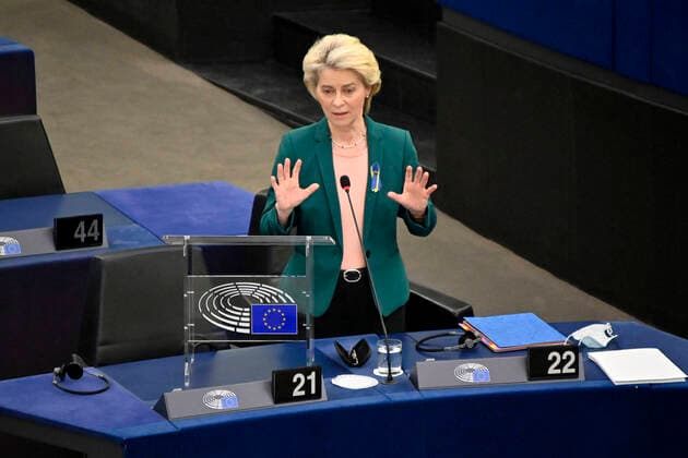 Bilder des Jahres 2022, News 04 April News Themen der Woche KW14 News Bilder des Tages Ursula von der Leyen bei einer Fragestunde zu zwei Jahren Kommission von der Leyen und die Umsetzung der politischen Prioritäten im Plenarsaal des Europäischen Parlaments. Straßburg, 05.04.2022 *** Ursula von der Leyen during a question and answer session on two years of the von der Leyen Commission and the implementation of political priorities in the plenary hall of the European Parliament Strasbourg, 05 04 2022 Foto:xD.xAnoraganingrumx xFuturexImage