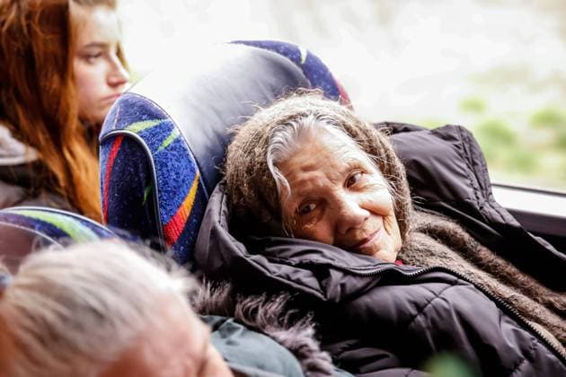 News Bilder des Tages Polish Civilians Provide Humanitarian Help For Civilians A Ukrainian elderly refugee sits in a coach of Abdar Polish travel agency in Lviv, Ukraine as they depart for Krakow, Poland on April 5, 2022. As the Russian Federation invaded Ukraine, the conflict is expected to force up to 5 million Ukrainians to flee the country. Many of the refugees seek asylum in Poland. Most charitable help in Poland is provided by individuals, NGOs and businesses. Abdar travel agency is a business run by mixed marriage - Ukrainian Olga and Polish Maciej Oszal. Since the beginning of the conflict the couple drives a coach to Lviv to deliver humanitarian aid goods and to bring refugees from the western Ukrainian city. Lviv Lviv Ukraine  Copyright: xDominikaxZarzyckax originalFilename: zarzycka-polishci220405_npzzk.jpg