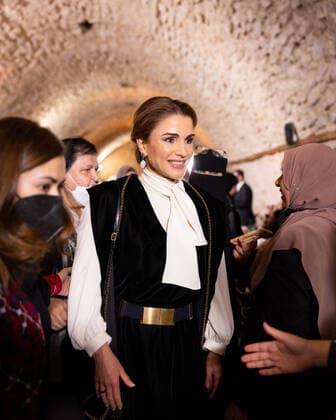 Bilder des Jahres 2022, Entertainment 04 April Entertainment Themen der Woche KW14 Entertainment Bilder des Tages 05-04-2022 Jordan Queen Rania joins a group of women for Iftar in Al Karak.  Copyright: xPPEx