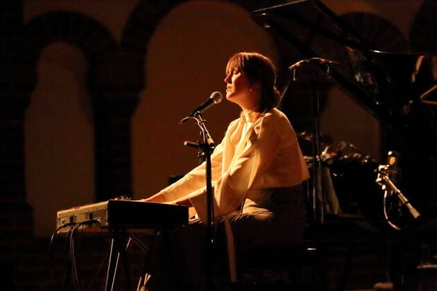 Tara Nome Doyle bei einem Konzert als Support für Federico Albanese in der Passionskirche in Berlin, 5. April 2022. Tara Nome Doyle Konzert Berlin
