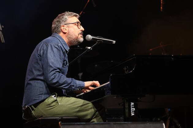 Brunori Sas durante il Concerto benefico Tocca a noi, Musica per la pace per raccogliere fondi a sostegno dell attivita di Save the children in Ucraina in piazza Maggiore - Bologna, 5 Aprile 2022 - foto Michele Nucci