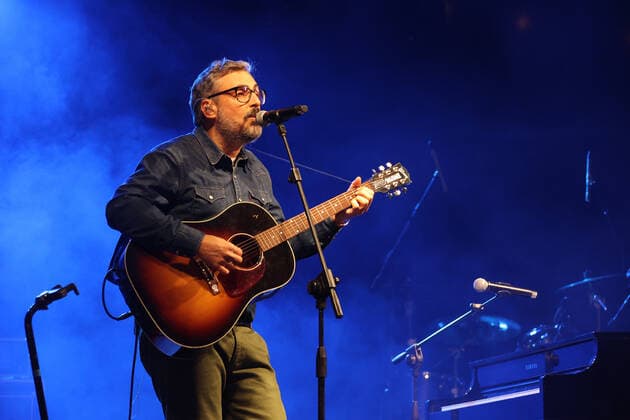 Brunori Sas durante il Concerto benefico Tocca a noi, Musica per la pace per raccogliere fondi a sostegno dell attivita di Save the children in Ucraina in piazza Maggiore - Bologna, 5 Aprile 2022 - foto Michele Nucci