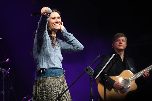 Elisa durante il Concerto benefico Tocca a noi, Musica per la pace per raccogliere fondi a sostegno dell attivita di Save the children in Ucraina in piazza Maggiore - Bologna, 5 Aprile 2022 - foto Michele Nucci