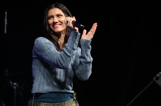 Elisa durante il Concerto benefico Tocca a noi, Musica per la pace per raccogliere fondi a sostegno dell attivita di Save the children in Ucraina in piazza Maggiore - Bologna, 5 Aprile 2022 - foto Michele Nucci