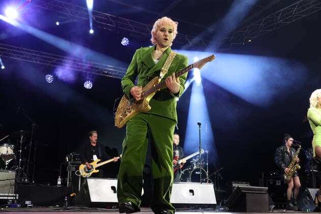 La Rappresentante di Lista durante il Concerto benefico Tocca a noi, Musica per la pace per raccogliere fondi a sostegno dell attivita di Save the children in Ucraina in piazza Maggiore - Bologna, 5 Aprile 2022 - foto Michele Nucci