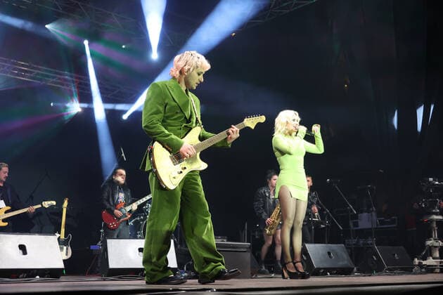 La Rappresentante di Lista durante il Concerto benefico Tocca a noi, Musica per la pace per raccogliere fondi a sostegno dell attivita di Save the children in Ucraina in piazza Maggiore - Bologna, 5 Aprile 2022 - foto Michele Nucci