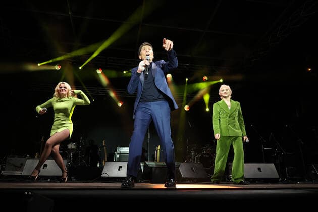 Gianni Morandi e La Rappresentante Di Lista durante il Concerto benefico Tocca a noi, Musica per la pace per raccogliere fondi a sostegno dell attivita di Save the children in Ucraina in piazza Maggiore - Bologna, 5 Aprile 2022 - foto Michele Nucci
