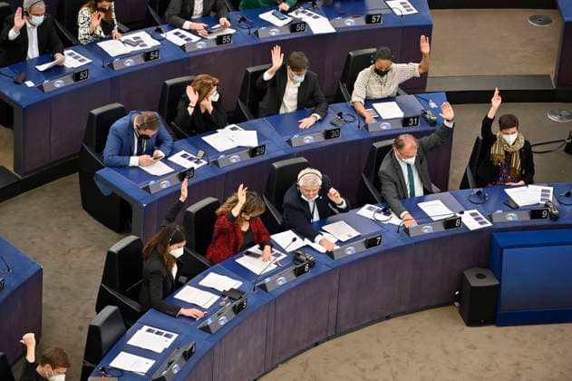 Abstimmungen im Plenarsaal des Europäischen Parlaments. Straßburg, 04.06.2022 *** Voting in the plenary hall of the European Parliament Strasbourg, 04 06 2022 Foto:xD.xAnoraganingrumx xFuturexImage