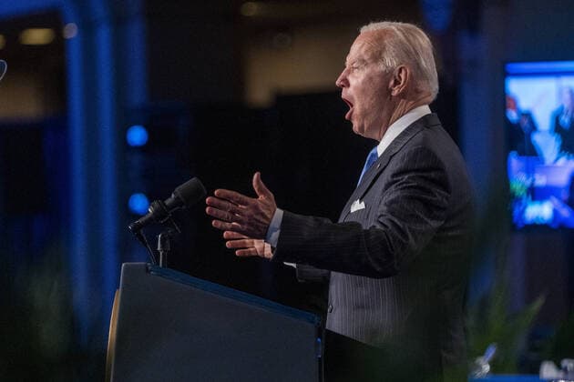 News Themen der Woche KW14 News Bilder des Tages President Joe Biden delivers remarks to local building trades leaders from across the country at the North America s Building Trades Unions (NABTU) Legislative Conference in Washington, DC on Wednesday, April 6, 2022.  WAX202204061 SHAWNxTHEW