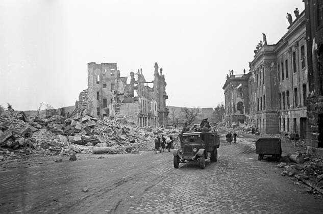 Ruins of the famous Dresden Gallery 608793 07.04.1945 The Great Patriotic War of 1941-1945. April 1945. Ruins of the famous Dresden Gallery. Mikulina Sputnik Dresden Germany  Copyright: xMikulinax