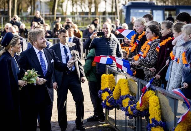 Entertainment Themen der Woche KW14 2022-04-07 10:59:07 LISSE - King Willem-Alexander and Queen Maxima visit football club FC Lisse during a regional visit to the Dune and Bulb Region in South Holland. KOEN VAN WEEL netherlands out - belgium out *** 2022 04 07 10 59 07 LISSE King Willem Alexander and Queen Maxima visit football club FC Lisse during a regional visit to the Dune and Bulb Region in South Holland KOEN VAN WEEL netherlands out belgium out  Copyright: xx x446720523x originalFilename: 446720523.jpg