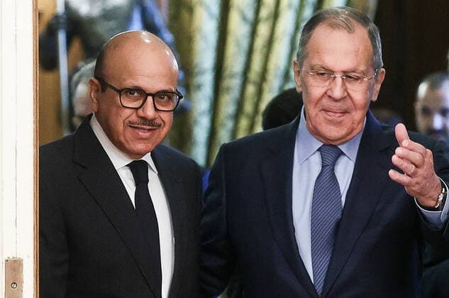 News Themen der Woche KW14 News Bilder des Tages MOSCOW, RUSSIA - APRIL 7, 2022: Russia s Foreign Minister Sergei Lavrov (R) and Bahrain s Foreign Minister Abdullatif bin Rashid Al Zayani meet for talks at the Russian Foreign Ministry s Reception House. Alexander Shcherbak TASS  TS12B7B1