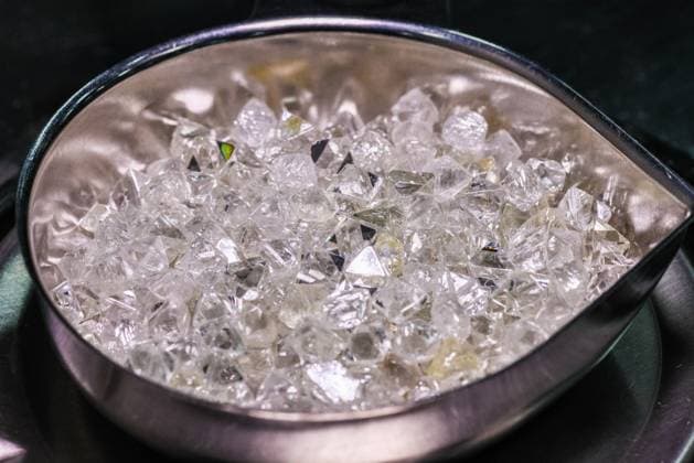 SMOLENSK, RUSSIA - APRIL 6, 2022: Diamond crystals are pictured at a production line of the Kristall Production Corporation, one of the world s leading polished diamonds manufacturers. On March 11, the United States issued an order banning the import of non-industrial Russian diamonds into the US. Vladimir Smirnov TASS  TS12B826
